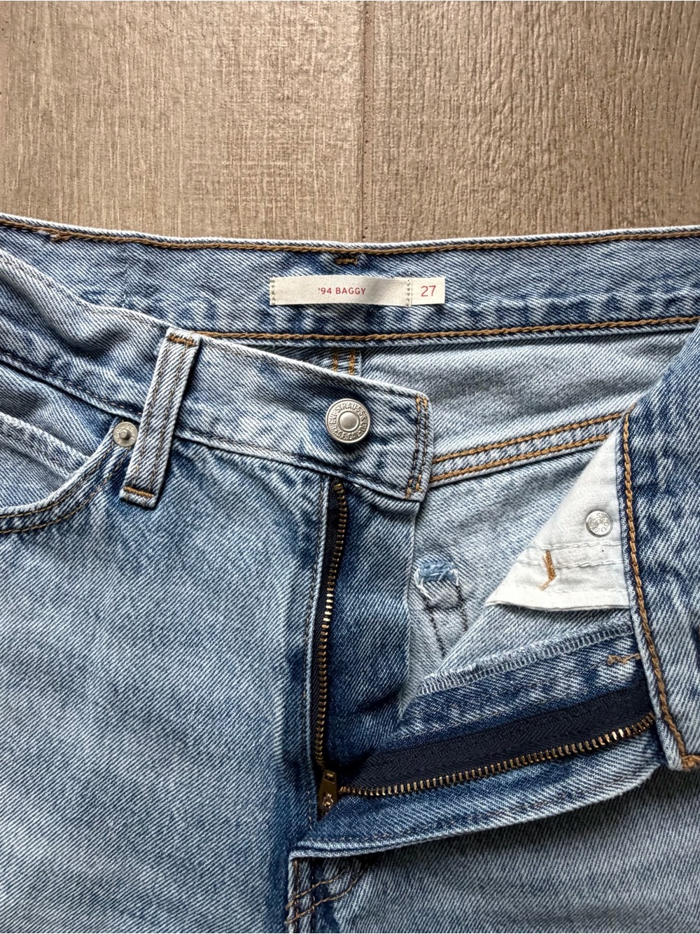 Levi's 90’s Baggy Jean Shorts Size 27 - Picture 2 of 3